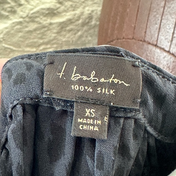 Beautiful Black and Gray animal print silk shirt. - Picture 3 of 3